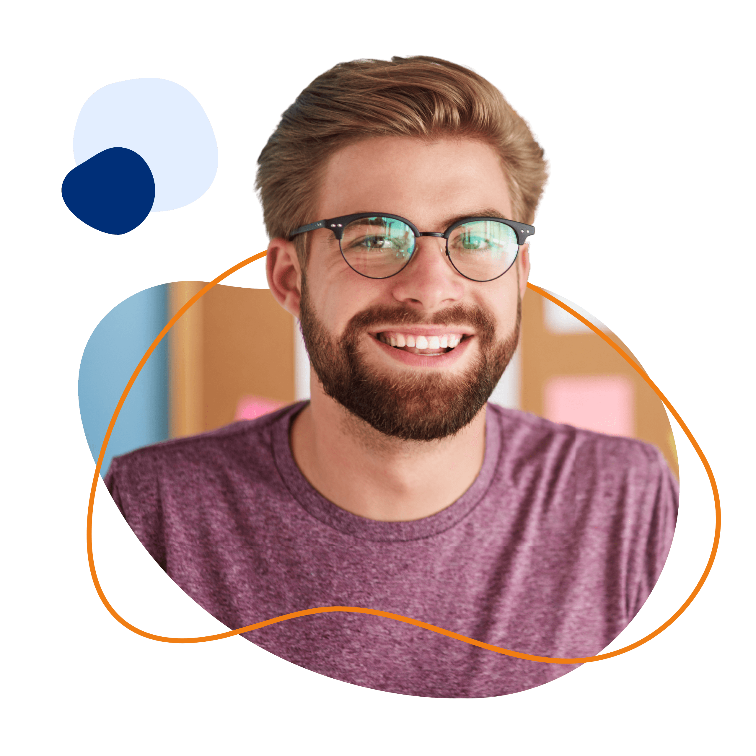 Lächelnder Erzieher mit Brille und Bart.